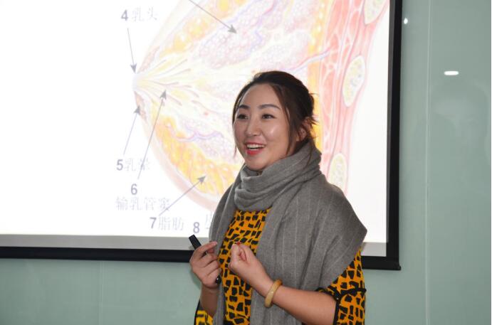 國(guó)際組織“粉紅絲帶”走進(jìn)美福嘉兒，舉辦乳房健康公益講座