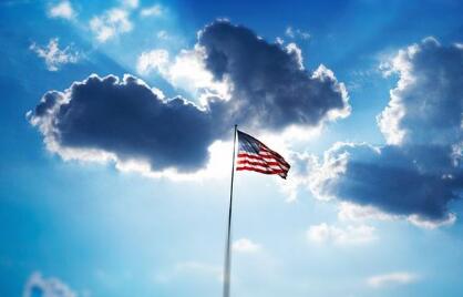 美國(guó)生孩子拿綠卡！依親移民政策讓全家成為美國(guó)人！