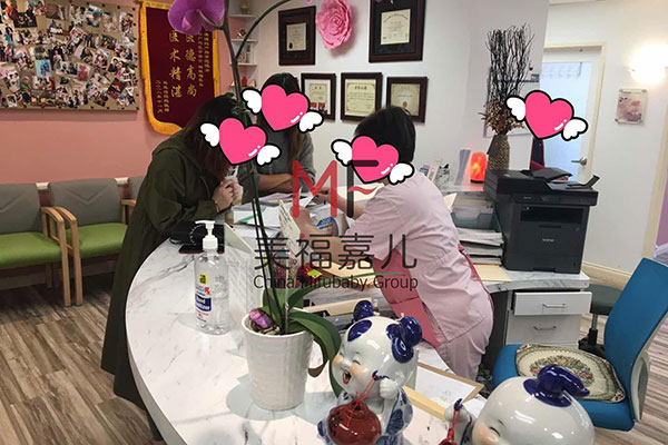 怎樣可以在美國(guó)生孩子？這篇詳解美國(guó)如何就醫(yī)