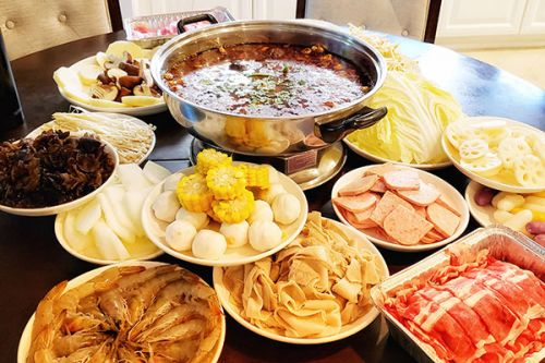 美國(guó)月子中心太熱鬧了，大家在一起吃火鍋