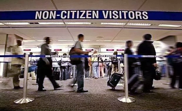 去美國生小孩被遣返的原因是什么 